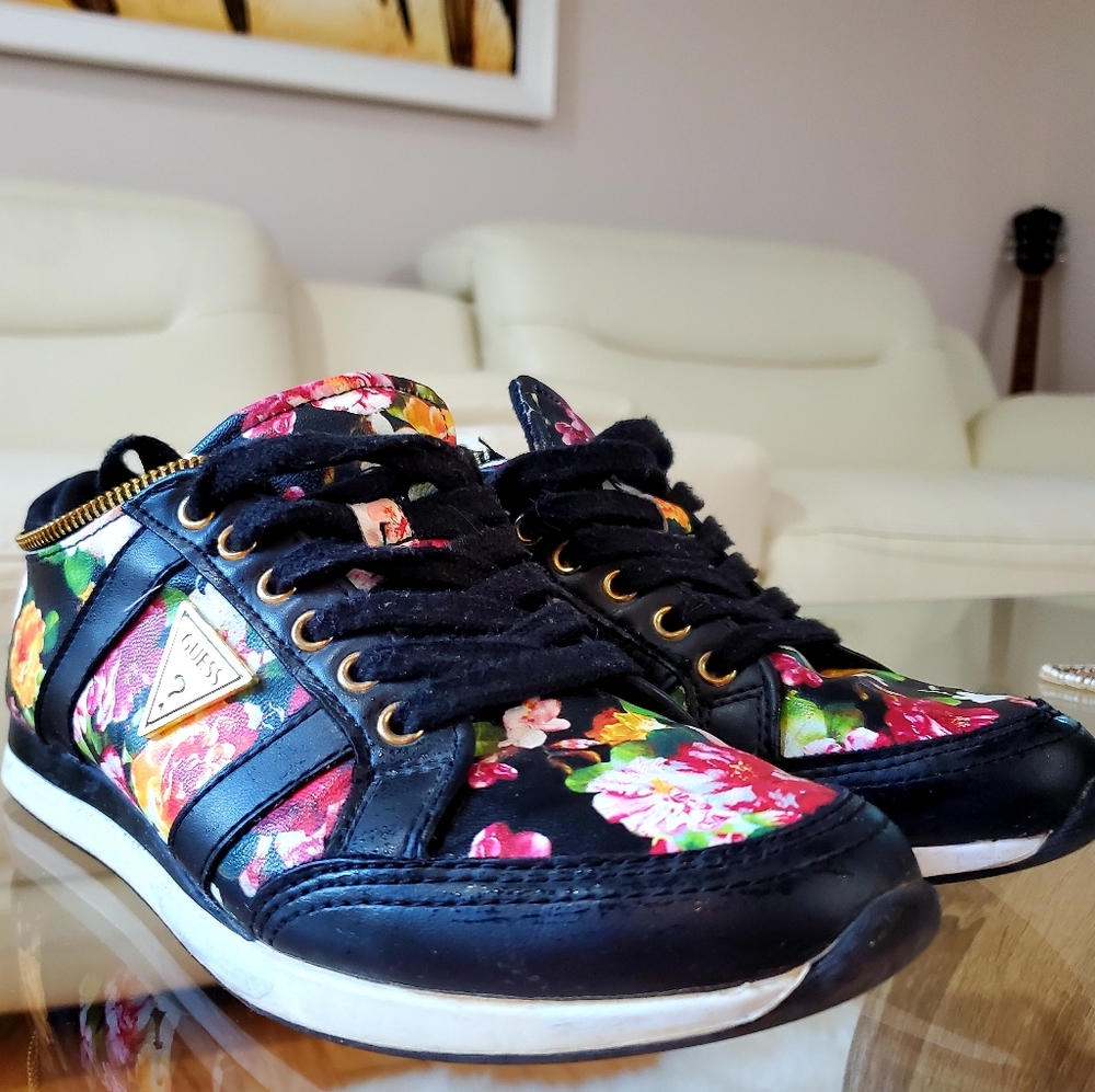 Guess Floral Flowers Pattern Sneakers Sport Shoes size 7.5